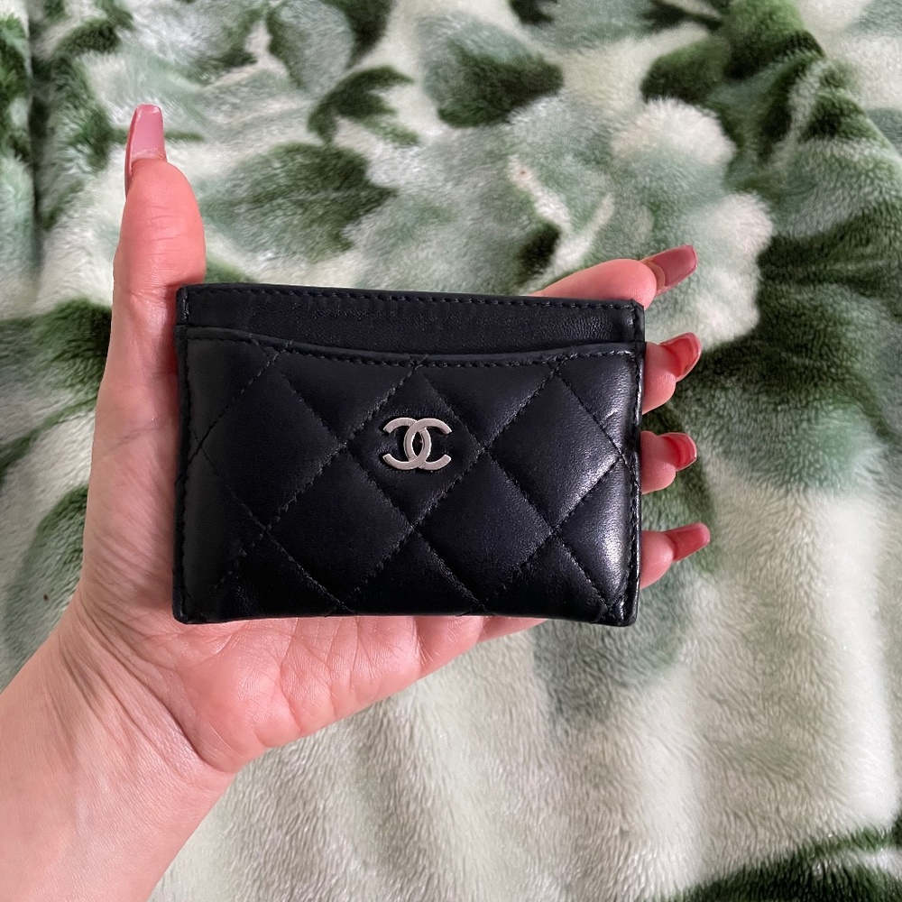 100% AUTHENTIC PREOWNED CHANEL Black Quilted Lambskin Card Holder Silver